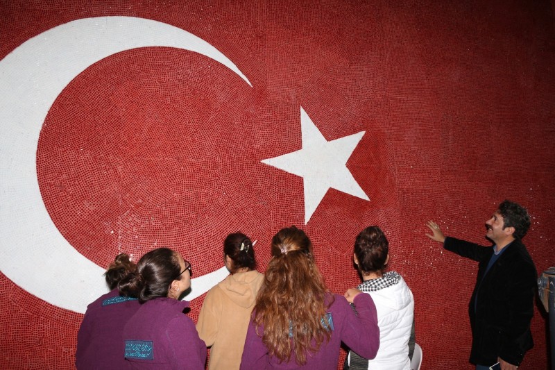 Dünyanın En Büyük Cam Mozaik Türk Bayrağı Ziyarete Açılıyor