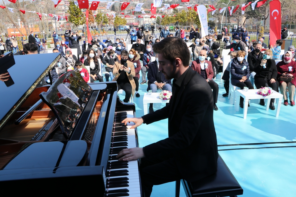 Beykoz’un Mozart’ı Otizmli Çocuklar İçin Çaldı