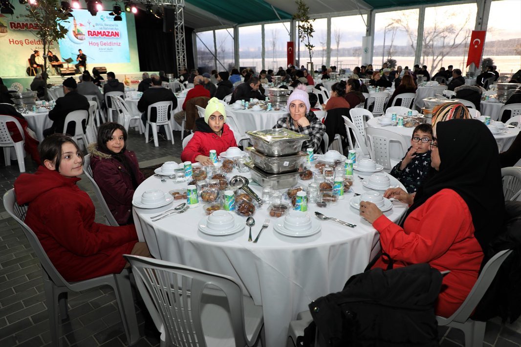 Boğaz’a Nazır İftar Çadırı Dolup Taşıyor