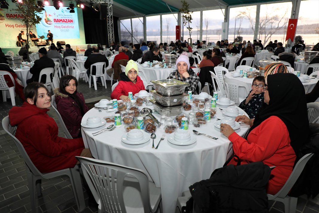 ​​​​​​​Boğaz’a Nazır İftar Çadırı Dolup Taşıyor